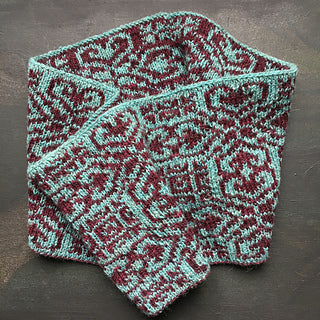 Butzeria Printed Pattern and Kit - Cowl Trifoliumby